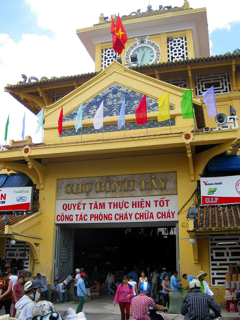 Busy entrance to Ben Thanh Market in Ho Chi Minh City